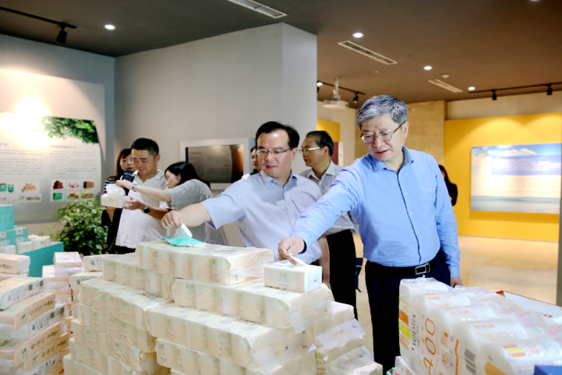 2019年 5月22日，時(shí)任浙江省社會(huì)組織綜合黨委專(zhuān)職副書(shū)記、省民政廳社會(huì)組織管理局局長(zhǎng)蔡國(guó)華蒞臨景興紙業(yè)調(diào)研企業(yè)發(fā)展情況和黨建工作