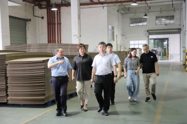 平湖市委常委、副市長(zhǎng)張斌蒞臨景興紙業(yè)全資子公司平湖景包調(diào)研殘疾人就業(yè)工作