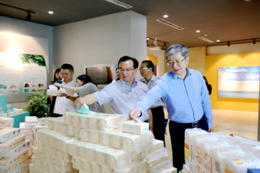 2019年 5月22日，時(shí)任浙江省社會(huì)組織綜合黨委專職副書記、省民政廳社會(huì)組織管理局局長(zhǎng)蔡國(guó)華蒞臨景興紙業(yè)調(diào)研企業(yè)發(fā)展情況和黨建工作